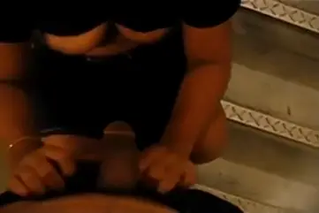 ABG Nekat Nyepong di Tangga Gedung Bikin Merinding